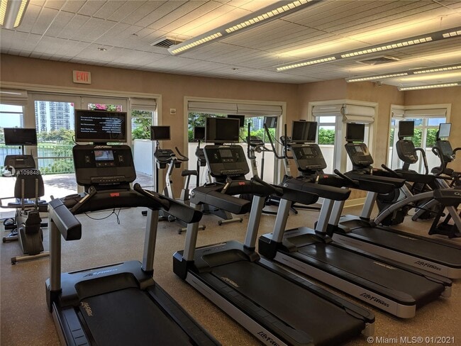 Building Photo - 20000 E Country Club Dr