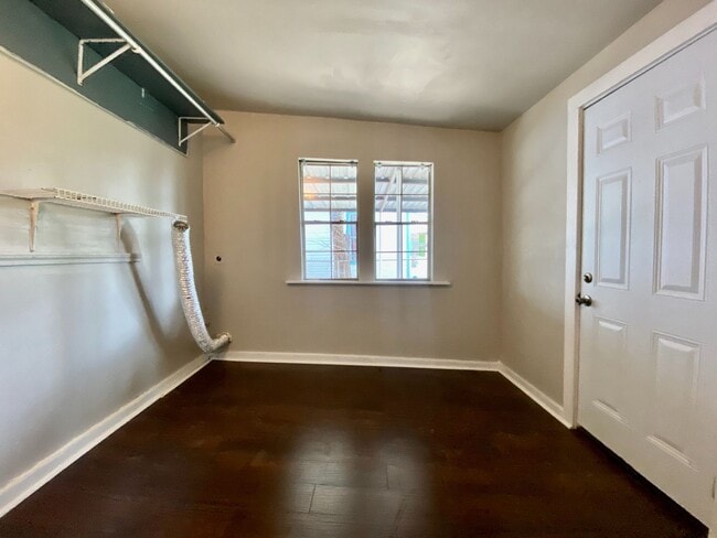 Building Photo - Adorable 3 Bedroom in Loma Vista!