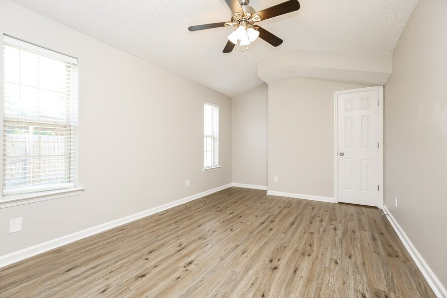 Building Photo - 722 Lou Gehrig Cir