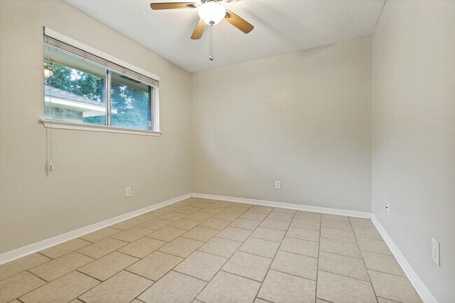 Building Photo - 2623 Foliage Green Dr