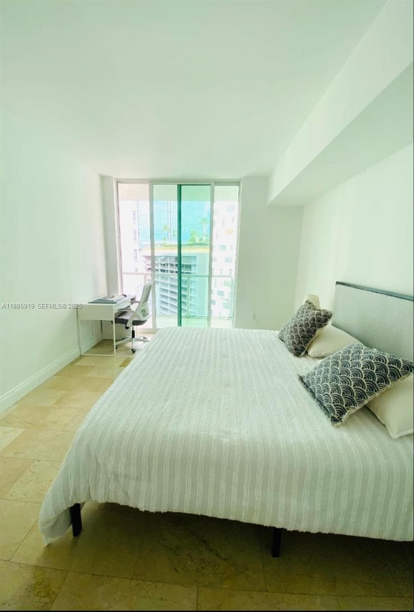 Building Photo - 218 SE 14th St