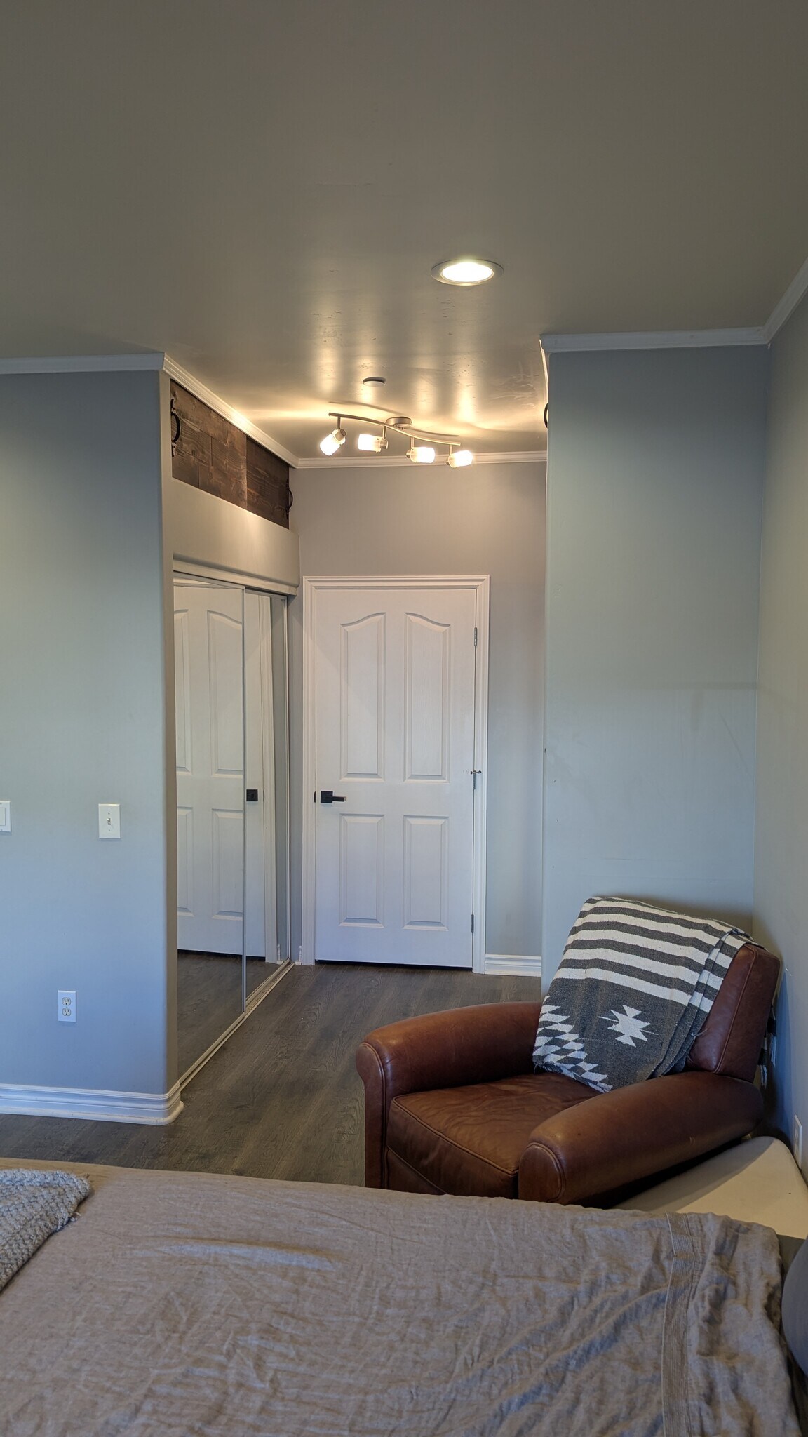 Building Photo - 3990 Centre St