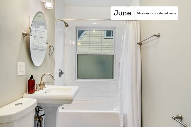 Building Photo - Room in Shared 7 bed/2.5 bath home