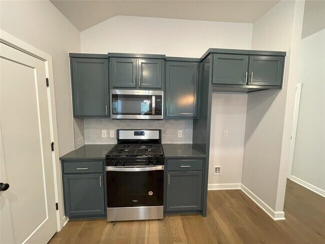 Building Photo - 413 Irish Ln