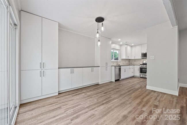 Building Photo - 6801 Stillmeadow Dr