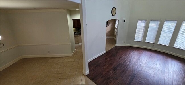 Building Photo - 1001 Llano Trce
