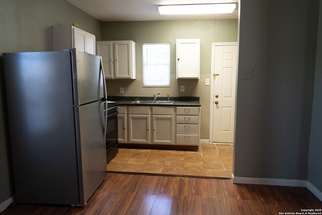 Building Photo - Super Cute 2Bed/1Bath Home for Lease! Available NOW!