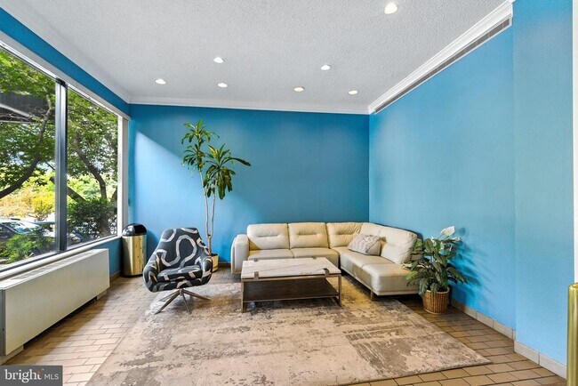 Building Photo - 5340 Holmes Run Pkwy