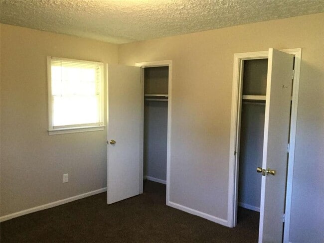 Building Photo - 140 Plum Orchard Rd