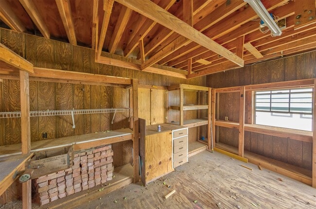 Building Photo - 309 Robbie St