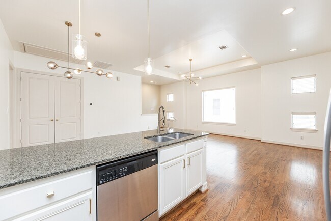 Building Photo - 3898 Center St