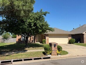 Building Photo - New flooring and paint!  Cute 3 bed, 2 bat...