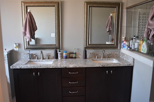 Building Photo - 9153 Autumnbrooke Way