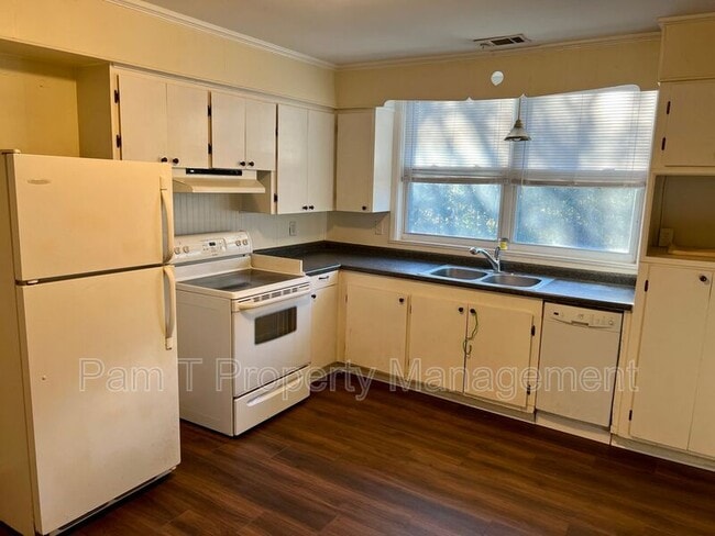Building Photo - 75 Rommel Ave