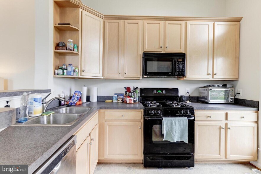 Building Photo - 3820 Lightfoot St