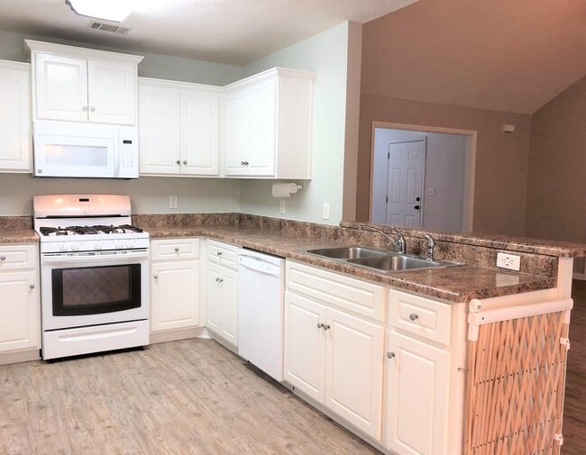 Building Photo - 122 Goudy Ct