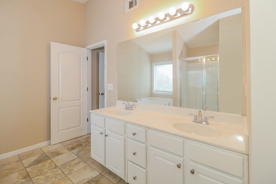 Building Photo - 5080 Fieldstone View Cir