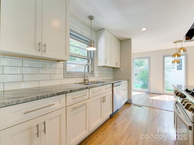 Building Photo - 3921 Sheffield Dr