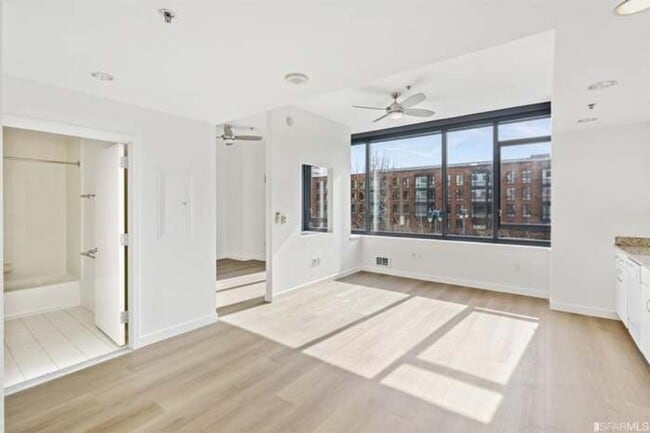 Building Photo - Stylish 1BR Condo in Prime Mission Bay Loc...