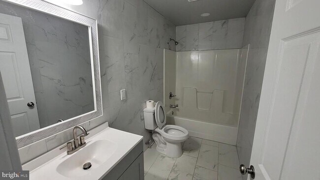 Building Photo - 1729 Centre Ave