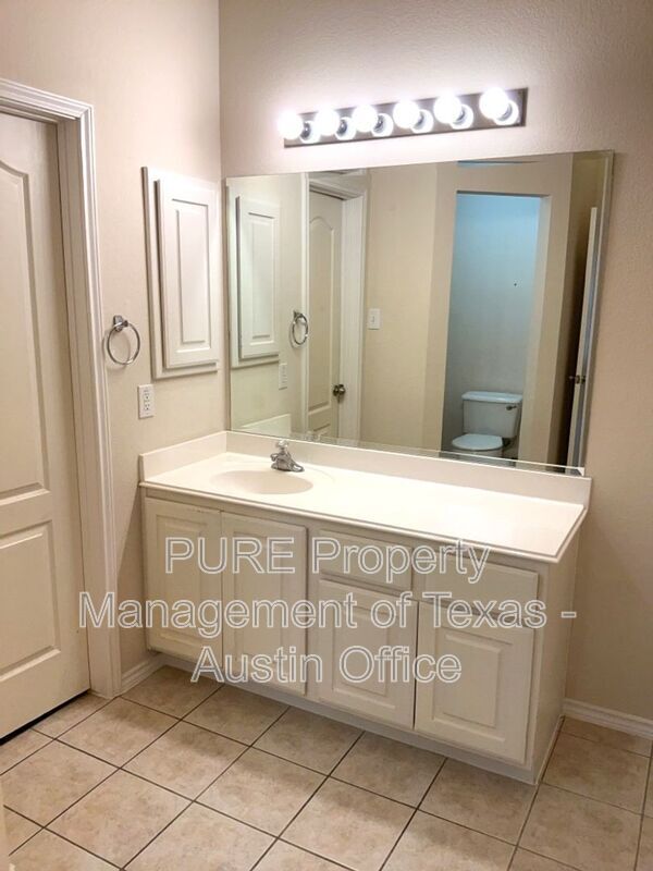 Building Photo - 406 Pecan Grove Dr
