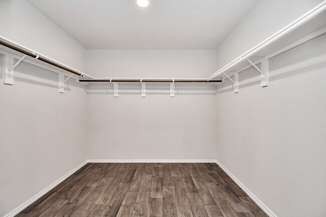 Building Photo - 9810 Laurel Lake Dr