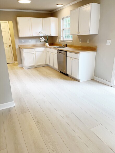 Building Photo - 129 Baker Springs Ln