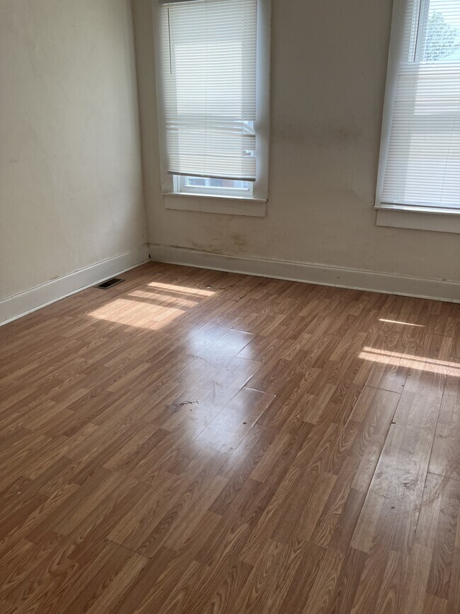 Building Photo - 730 Linnard St