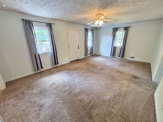 Building Photo - Spacious 3 BR/2 BA in Powder Springs!