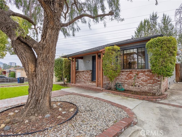 Building Photo - 927 N Screenland Dr