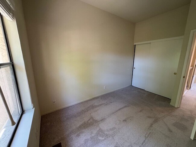 Building Photo - Nicely updated 3 bedroom, 2 bath 2 story t...