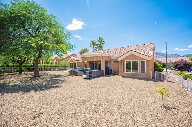 Building Photo - 2548 Tumble Brook Dr