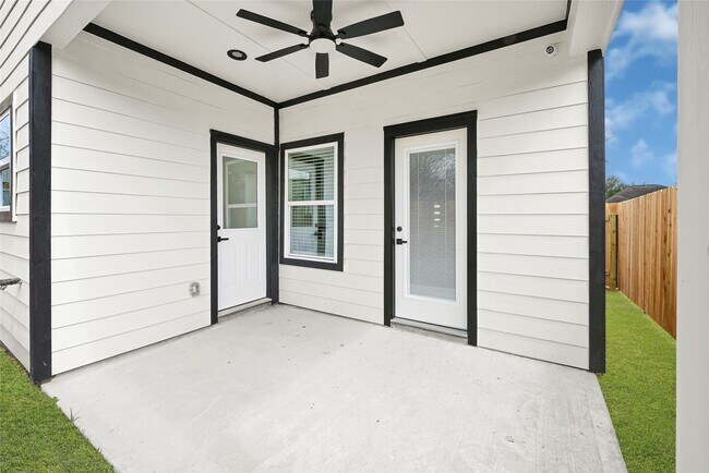 Building Photo - 13106 Donegal Way