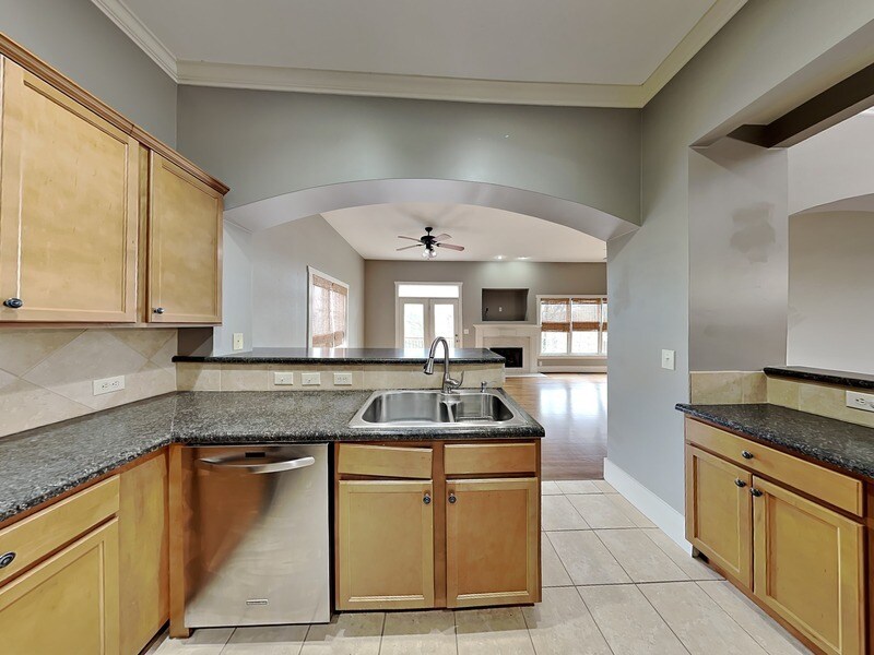 Building Photo - 2088 Eagle Ridge Dr