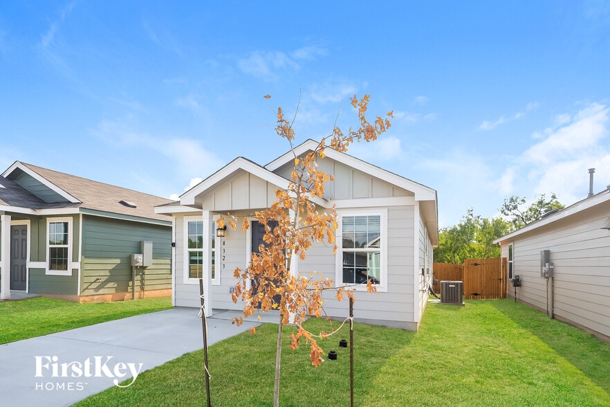 Building Photo - 8323 Piedra Medina