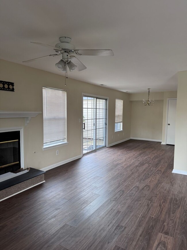 Building Photo - 2 Br 2 Bath