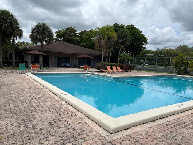 Building Photo - 10855 SW 112th Ave