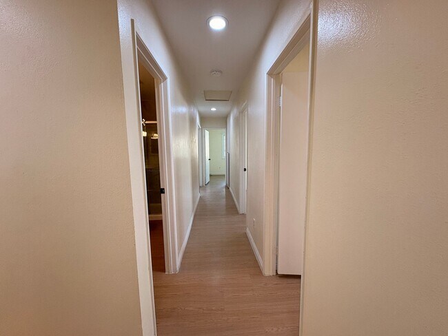 Building Photo - Rancho Cucamonga Gem – Stylish Single-Stor...