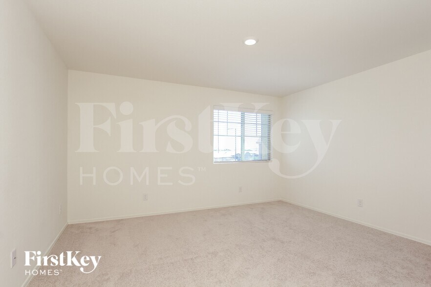 Building Photo - 8434 S 258th Dr