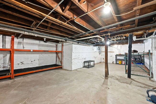 Building Photo - 809 W Touhy Ave