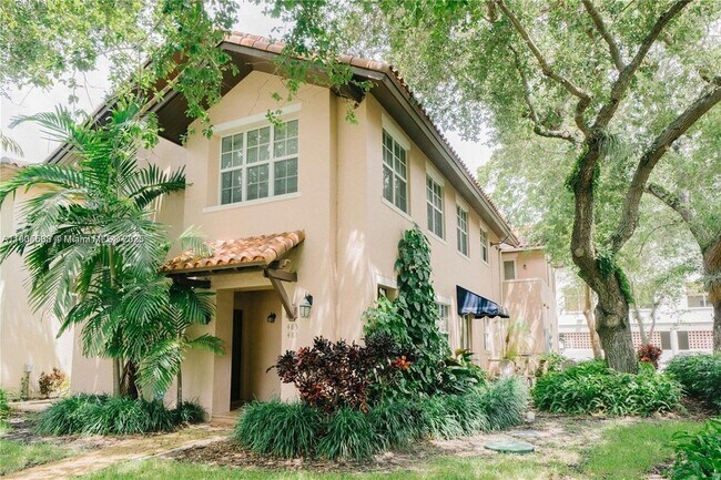 Building Photo - 483 Menendez Ave