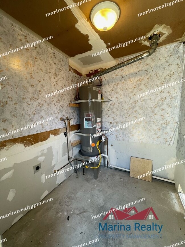 Building Photo - 211 Del Luz Ct