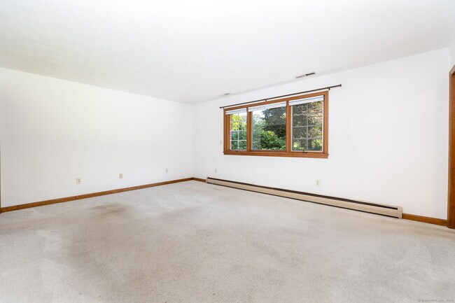 Building Photo - 428 Maple St