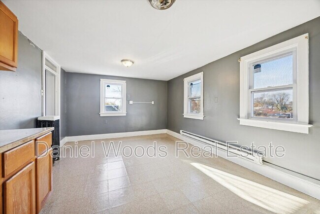 Building Photo - 330 Kerlin St