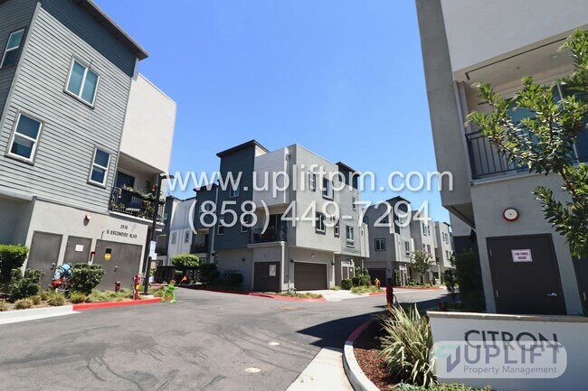 Building Photo - 3 Bedroom, 3.5 bathroom Three story Luxury...