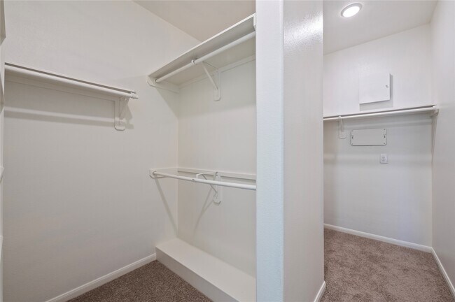 Building Photo - 632 Kickapoo Ct
