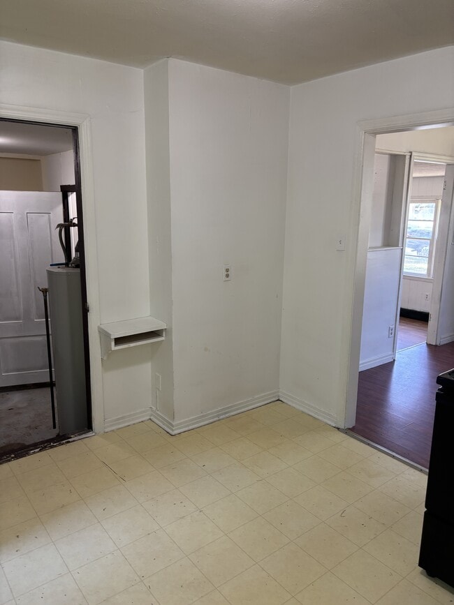 Building Photo - 1827 E McFarland St