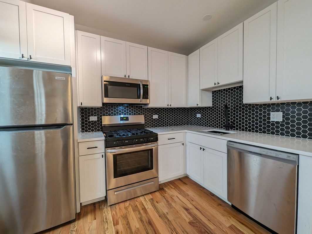 Building Photo - 656 W Wrightwood Ave
