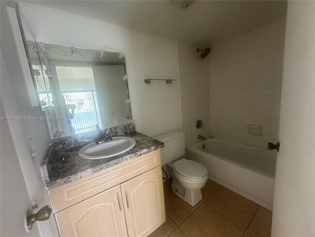 Building Photo - 9375 Fontainebleau Blvd
