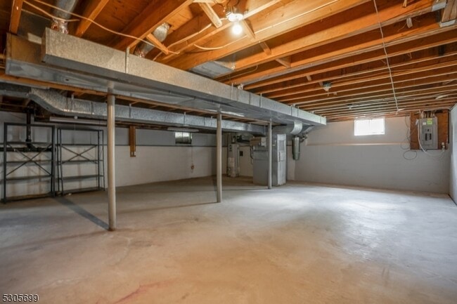 Building Photo - 34 Willow Brook Ln